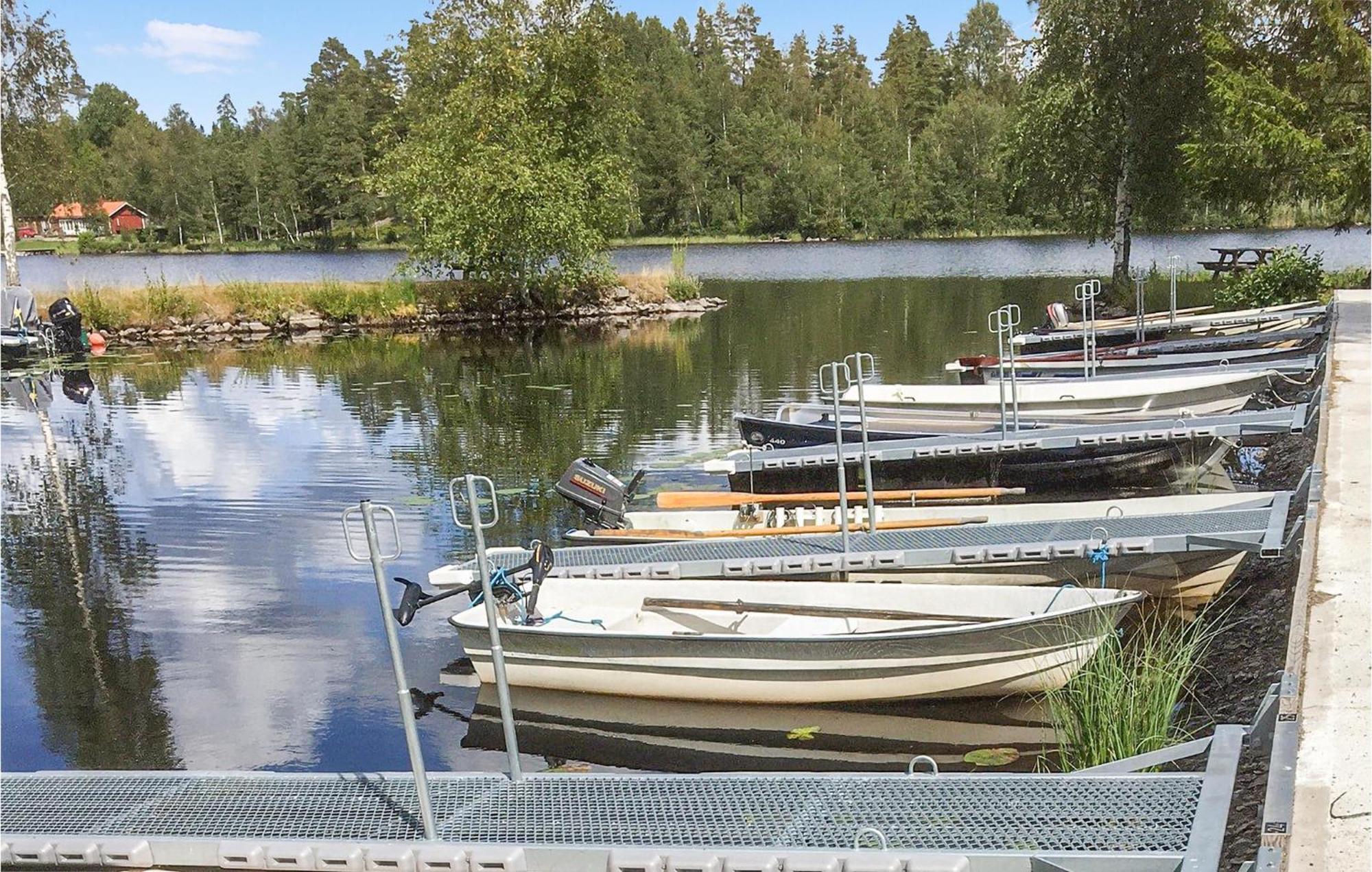 Awesome Home In Lenhovda With Wifi Extérieur photo