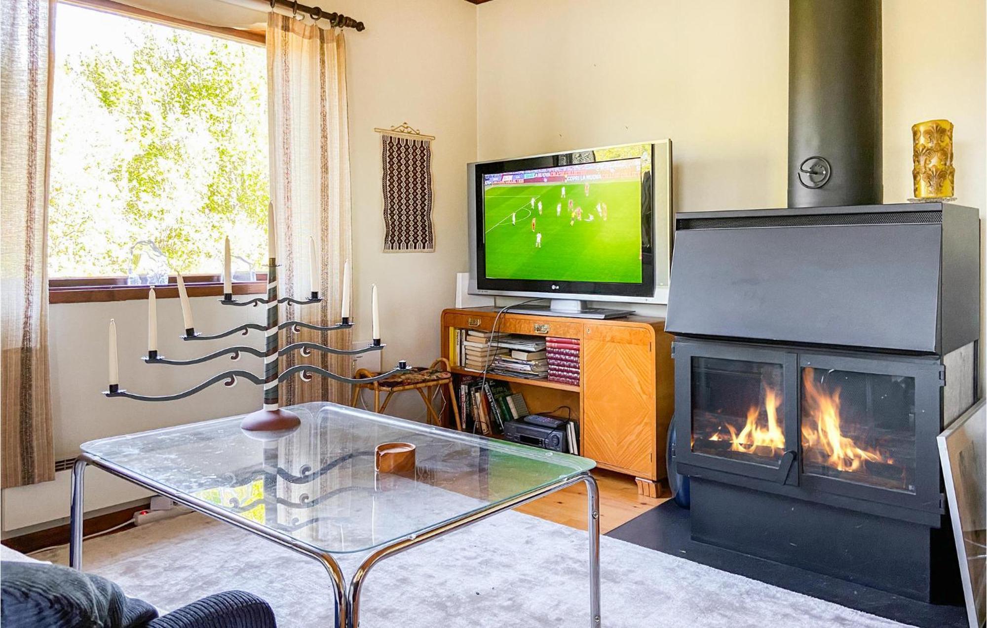 Awesome Home In Lenhovda With Wifi Extérieur photo